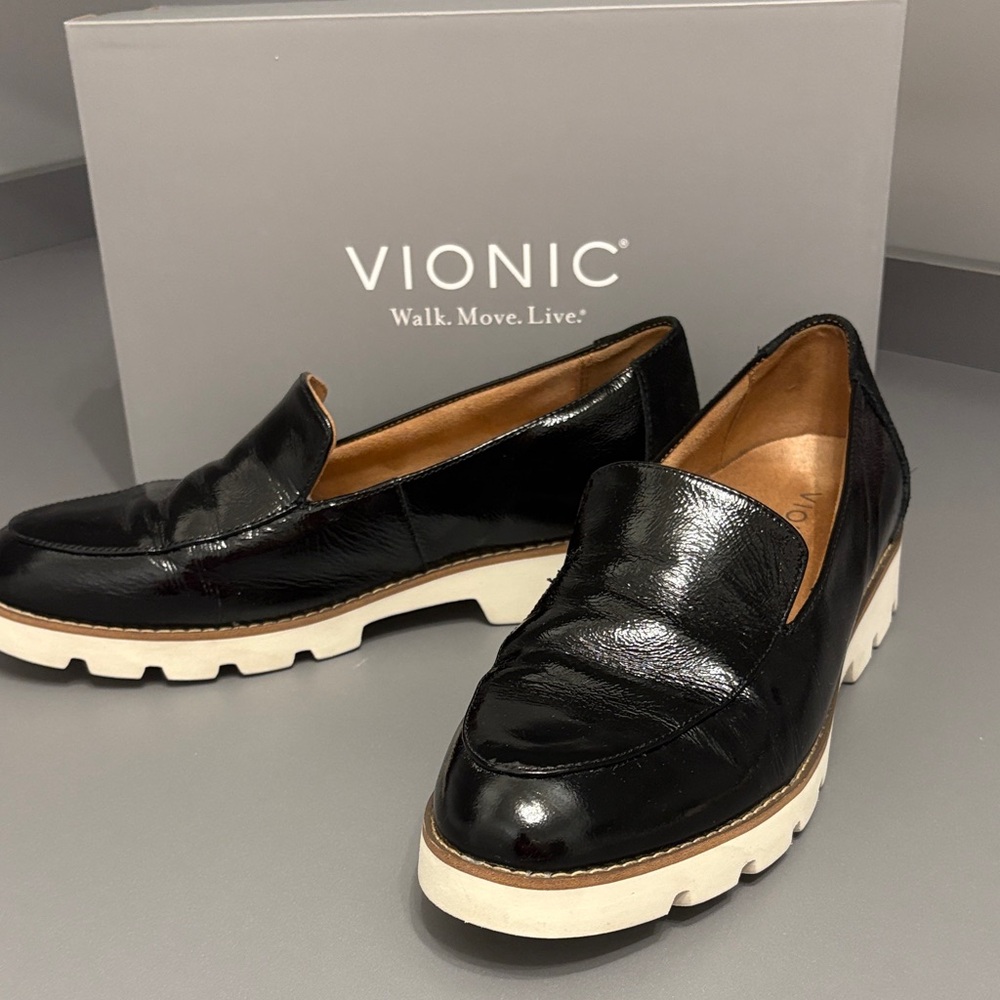 Vionic Women's Comfortable Black Loafers